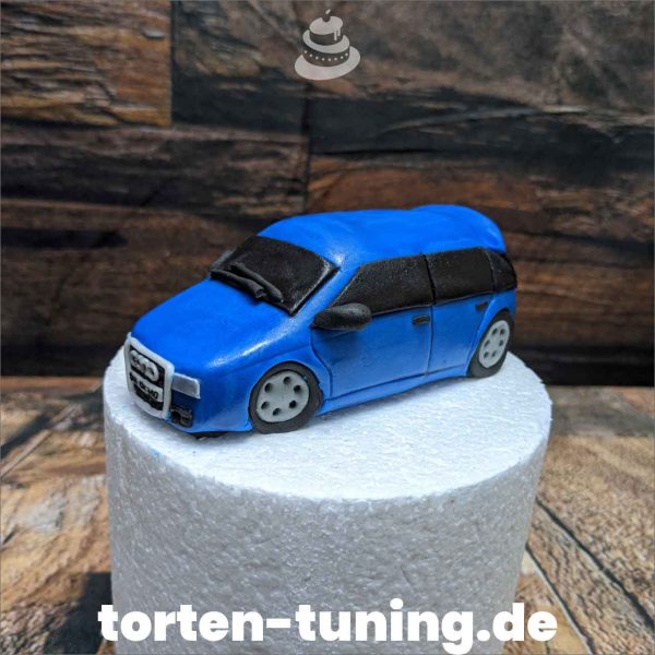 Audi Tortenfigur in Wunschfarbe Auto Audi blau modellierte Figur Fondantfigur Tortenfigur Torte Torten Tuning Geburtstagstorte Suhl Hochzeitstorte Kindertorten Babytorten Fondant online